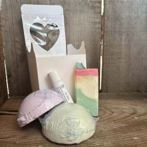 https://ucan-cannabis.ca/wp-content/uploads/2024/04/noninfused-medium-gift-box2-1-300x300.jpeg