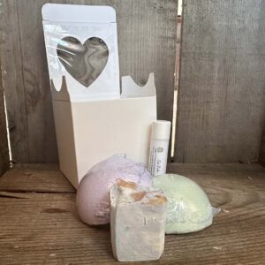 https://ucan-cannabis.ca/wp-content/uploads/2024/04/noninfused-small-gift-box2-300x300.jpeg